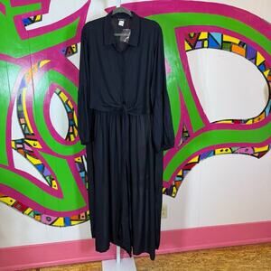 NWT Venus, Elegant Black Long Tail Shirt with tie in the front. Size 22